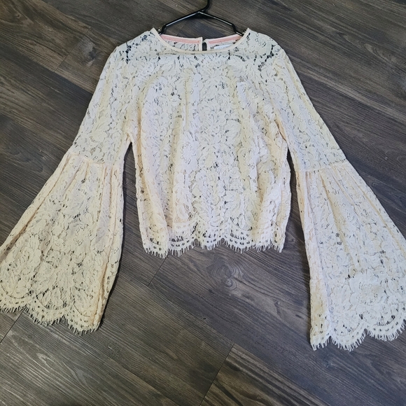 coco + jaimeson Tops - Chic Lace Bell Sleeve Blouse Size S Bohemian